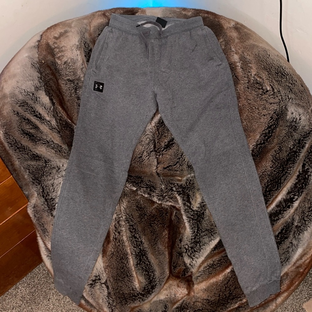 Grey underarmour sweatpants